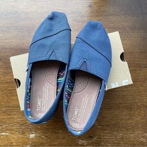 Classic Navy Canvas Toms Women Size 6.5